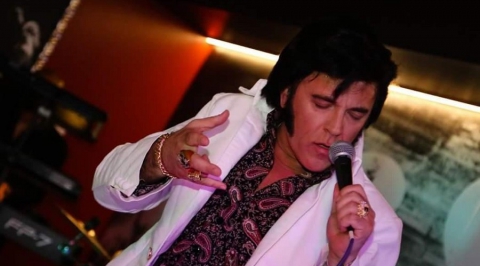 A Triggiano c'� una via intitolata ad Elvis: l� dove vive il pi� grande tribute artist del "re"